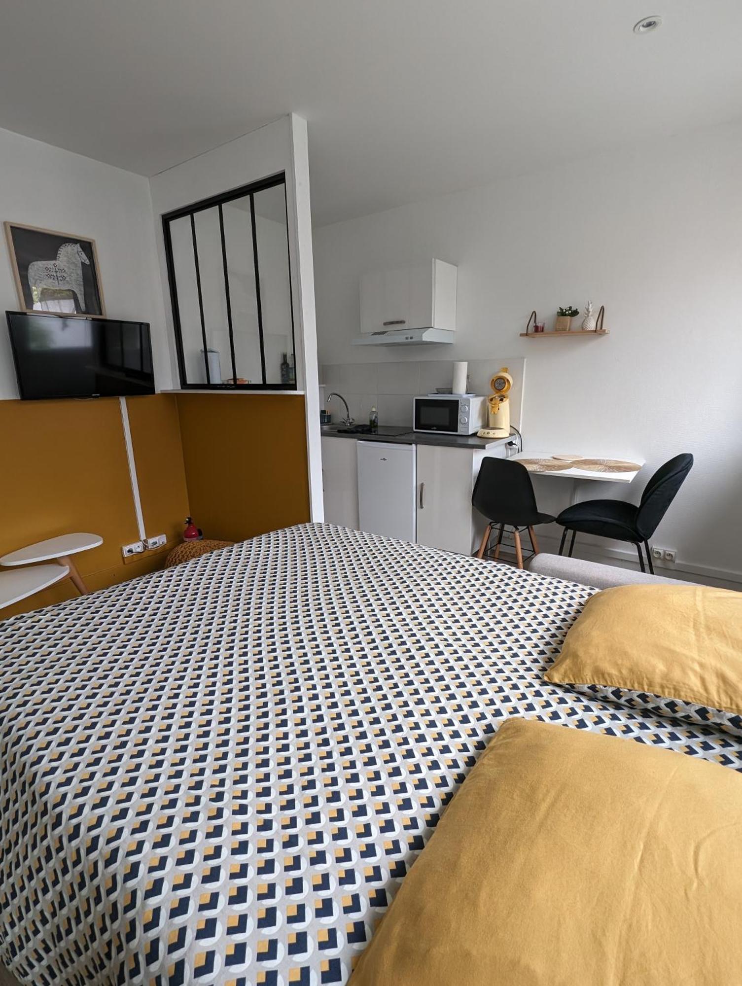 Stockholm- Studio Serenite Avec Jardin Шарлевіль-Мезьєр Екстер'єр фото